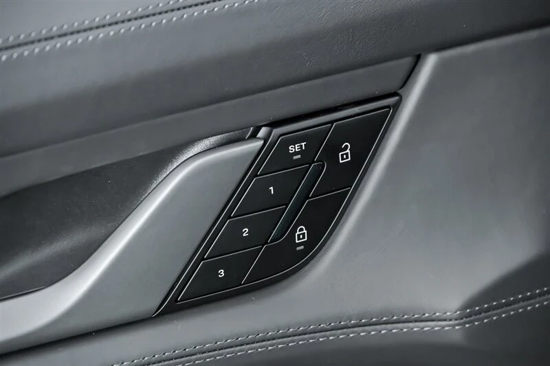 2025 Porsche Taycan - Image 18 of 21