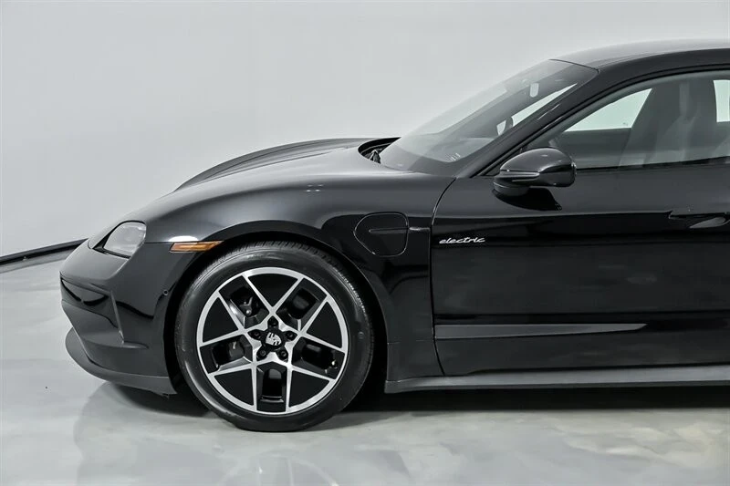 2025 Porsche Taycan - Image 7 of 21