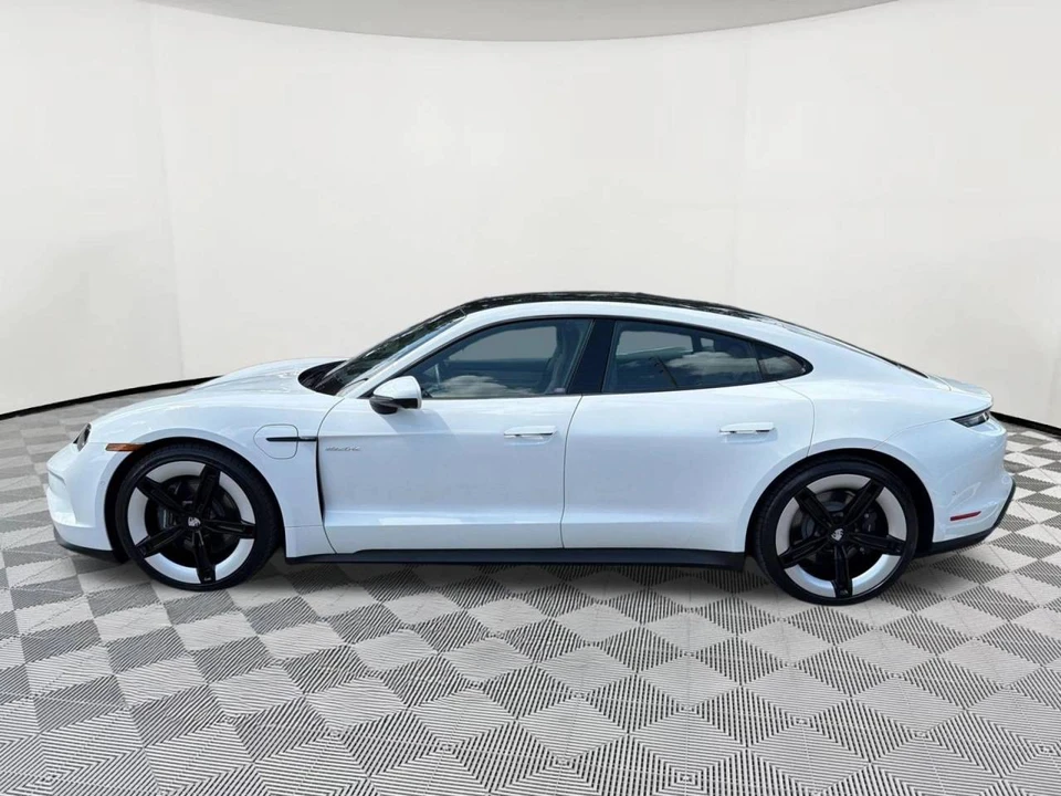 2025 Porsche Taycan - Image 2 of 5