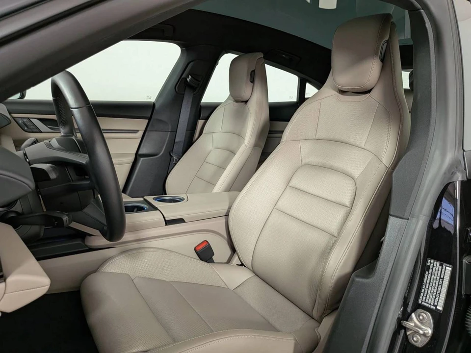 2025 Porsche Taycan - Image 4 of 5