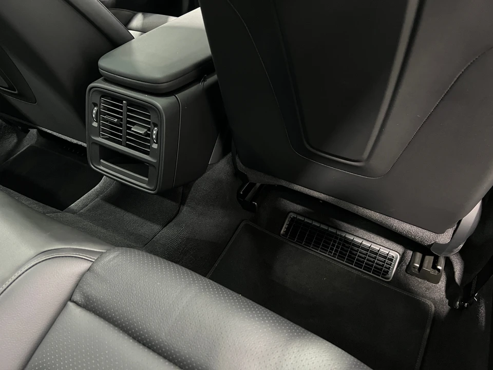 2025 Porsche Taycan - Image 6 of 31