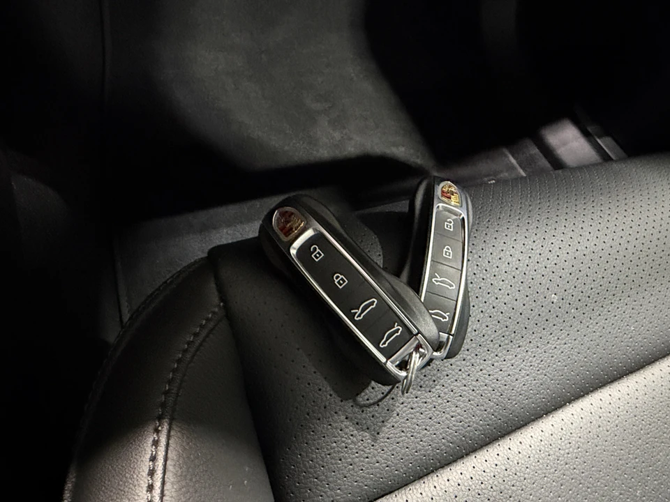 2025 Porsche Taycan - Image 15 of 31