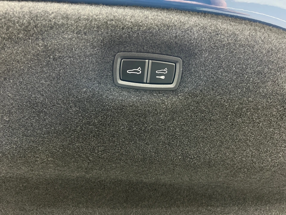 2025 Porsche Taycan - Image 11 of 31