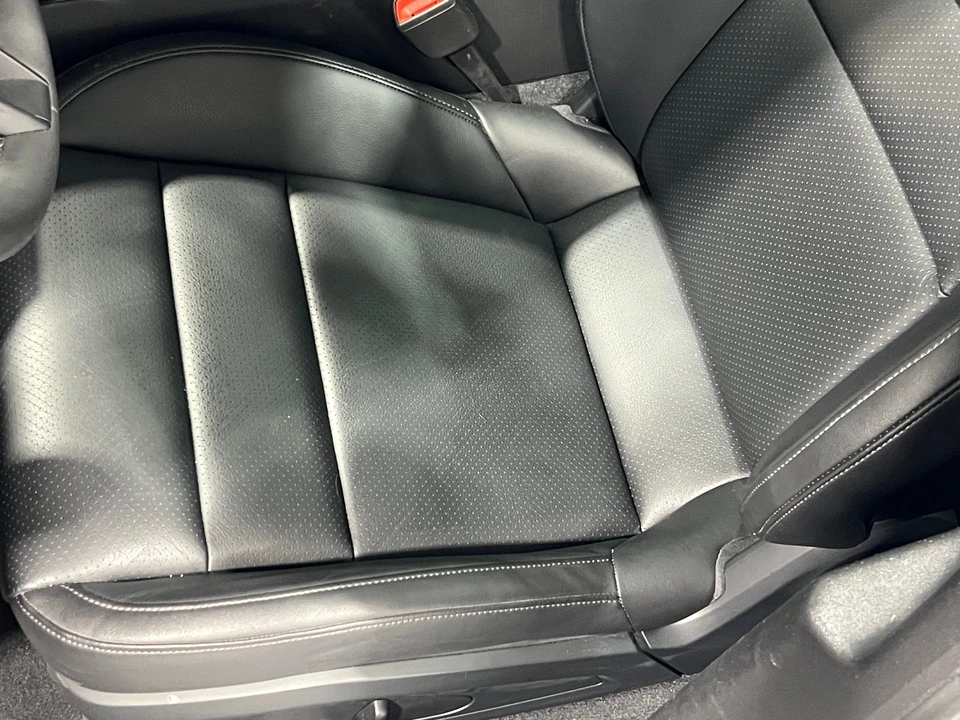 2025 Porsche Taycan - Image 28 of 31