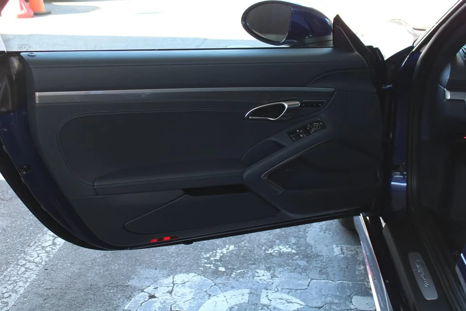 2025 Porsche 718 Cayman - Image 15 of 19