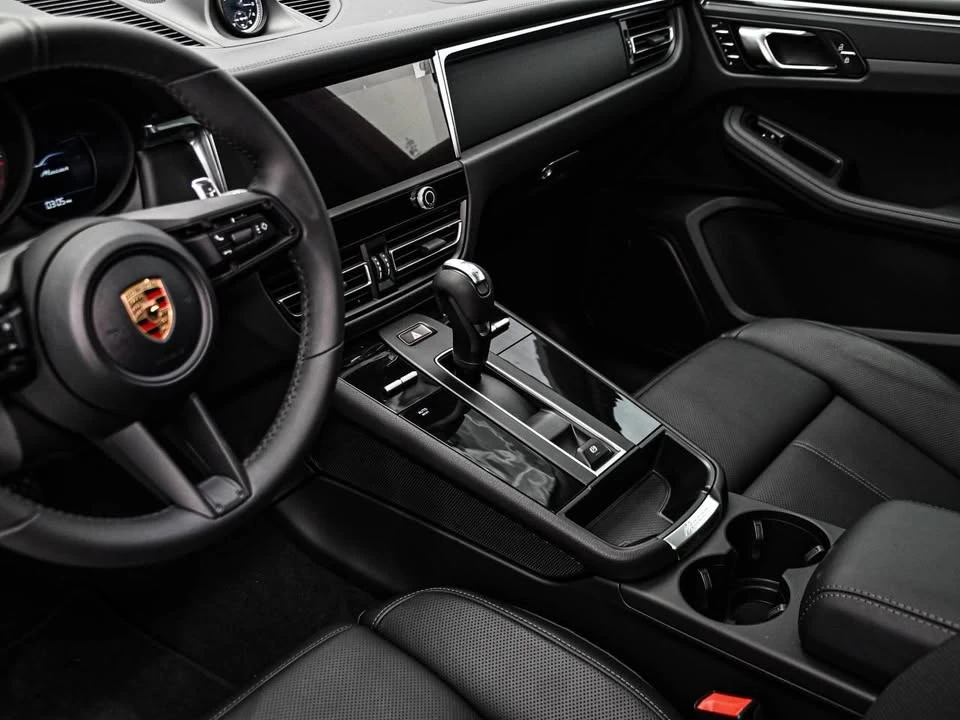 2025 Porsche Macan - Image 13 of 20