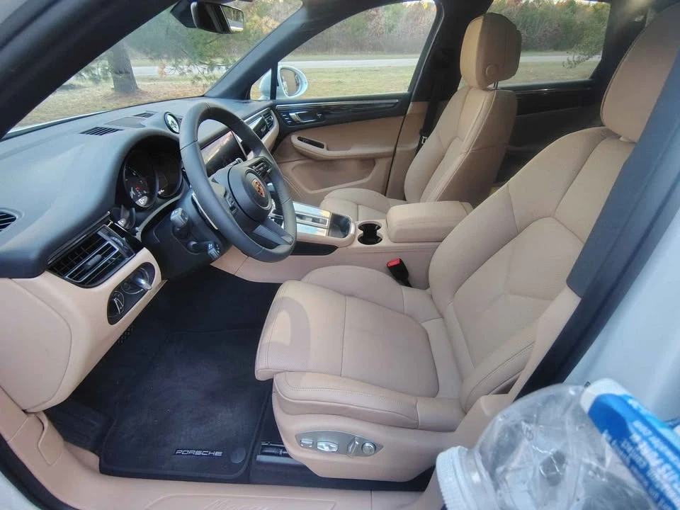 2025 Porsche Macan - Image 4 of 6