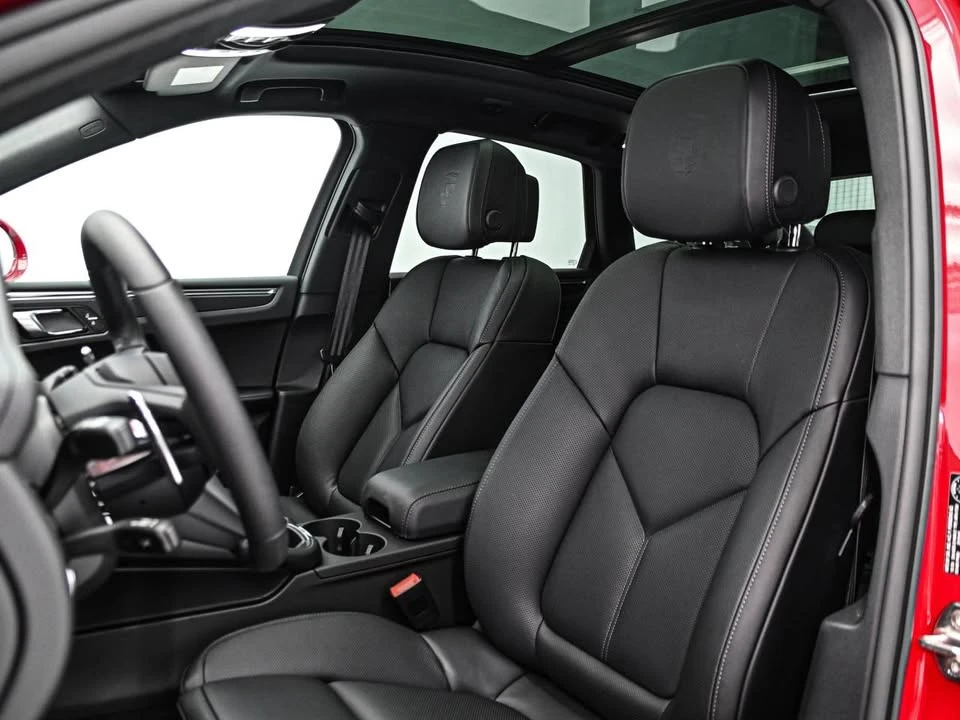 2025 Porsche Macan - Image 14 of 20