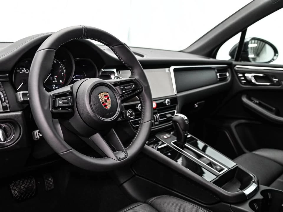 2025 Porsche Macan - Image 9 of 15
