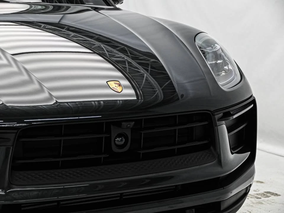2025 Porsche Macan - Image 8 of 15