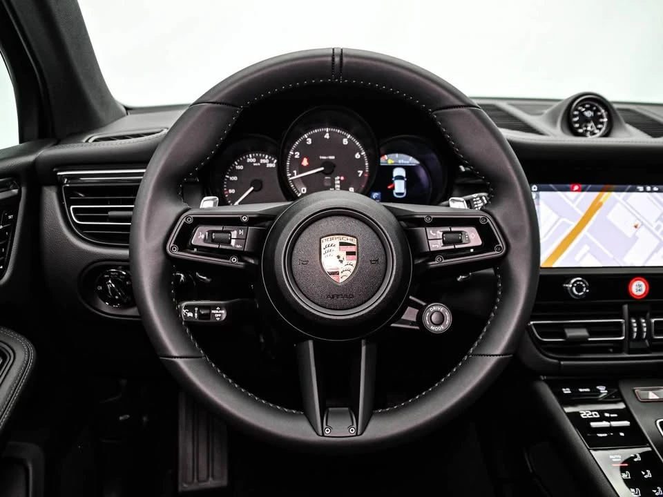 2025 Porsche Macan - Image 11 of 15