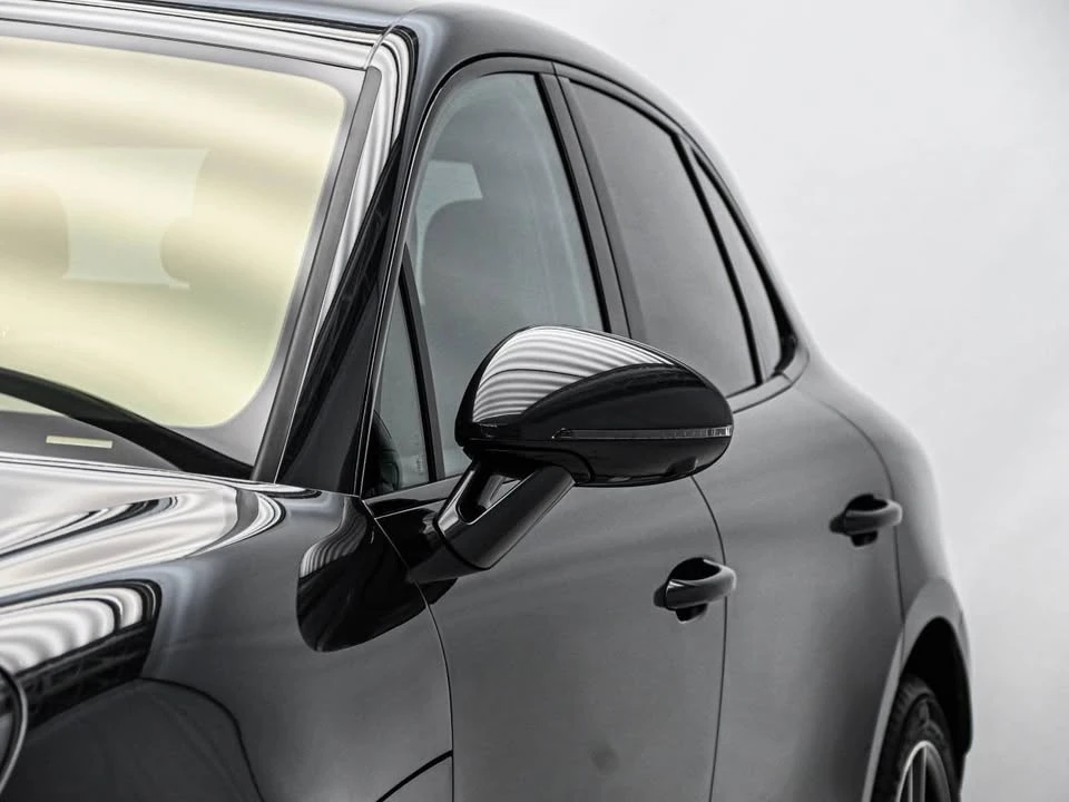 2025 Porsche Macan - Image 7 of 15