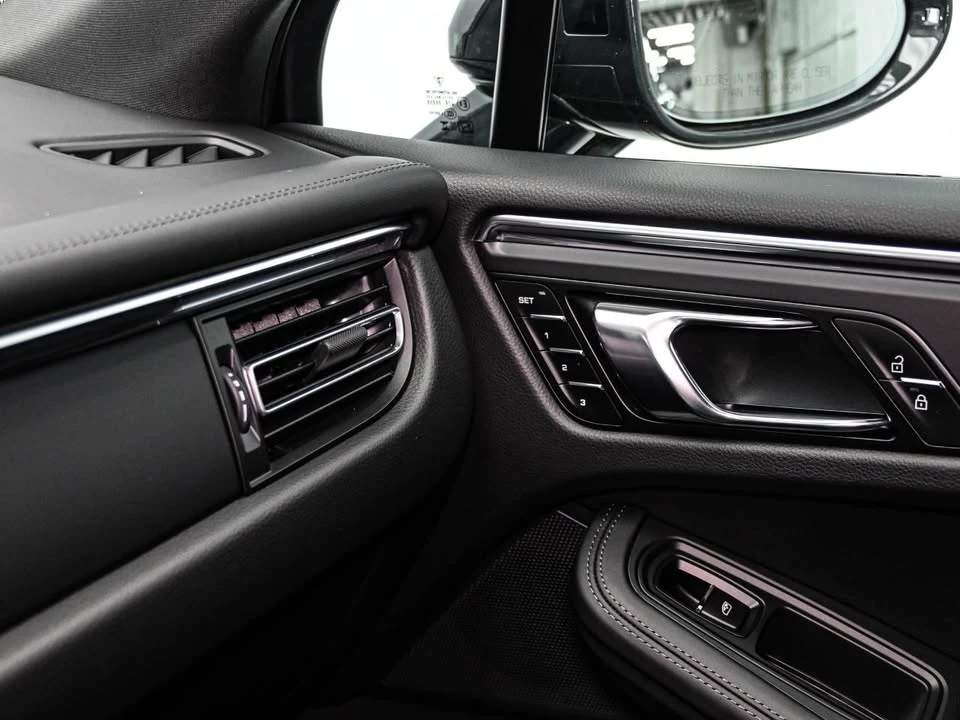 2025 Porsche Macan - Image 15 of 15