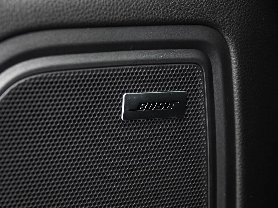 2025 Porsche Macan - Image 14 of 15
