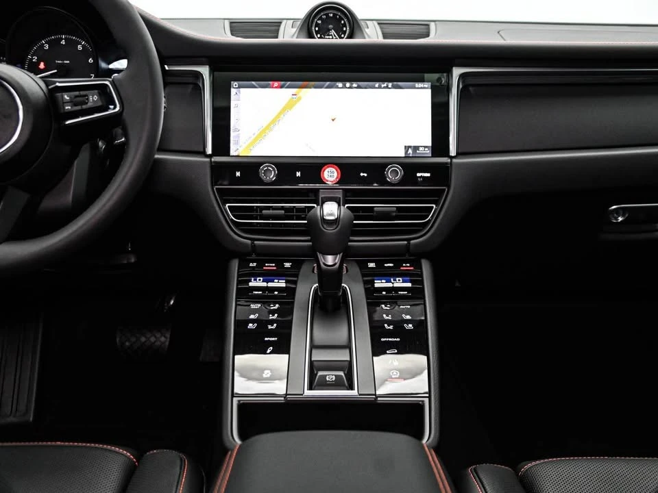 2025 Porsche Macan - Image 17 of 17