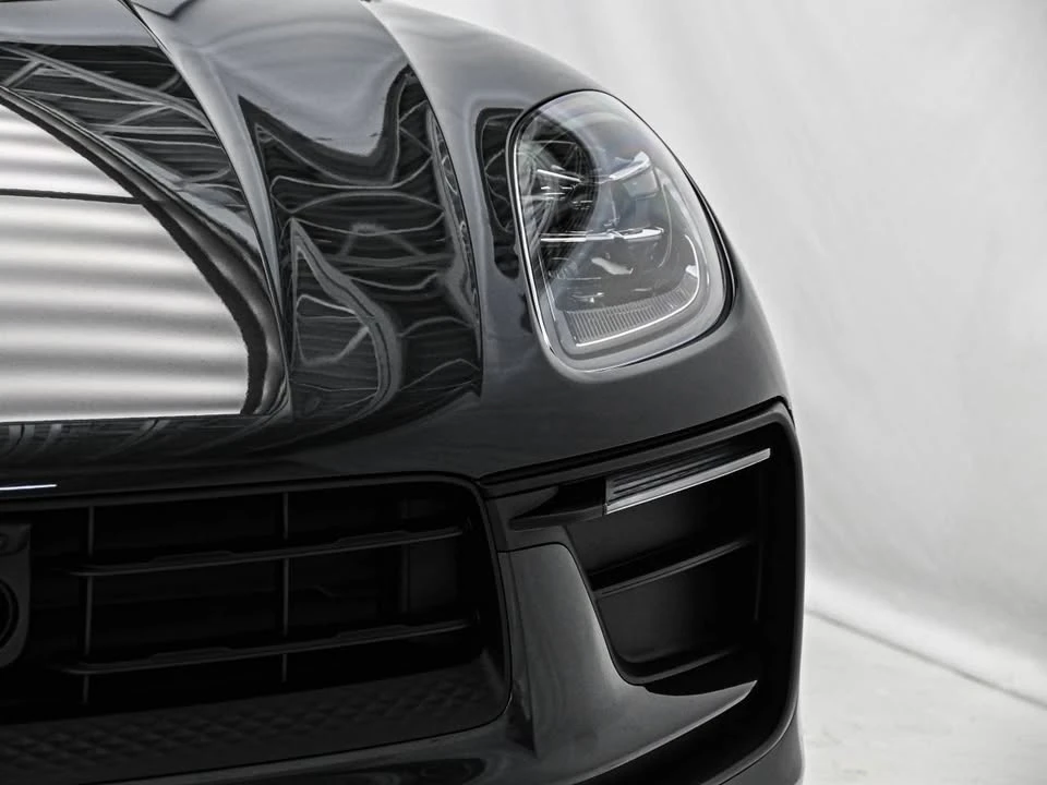 2025 Porsche Macan - Image 7 of 17