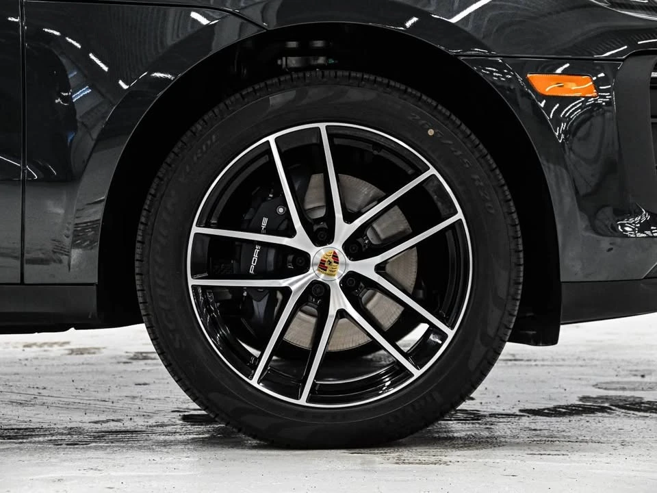 2025 Porsche Macan - Image 9 of 17