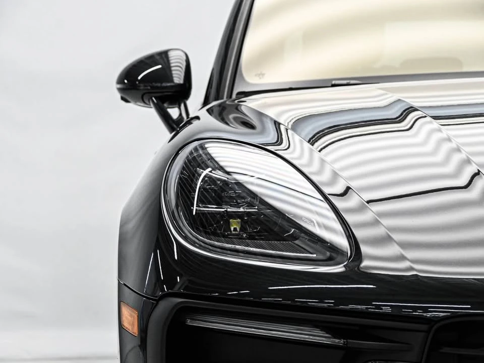 2025 Porsche Macan - Image 8 of 17