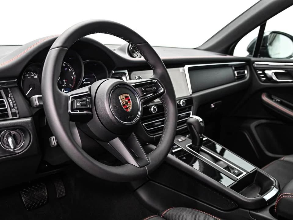 2025 Porsche Macan - Image 11 of 17