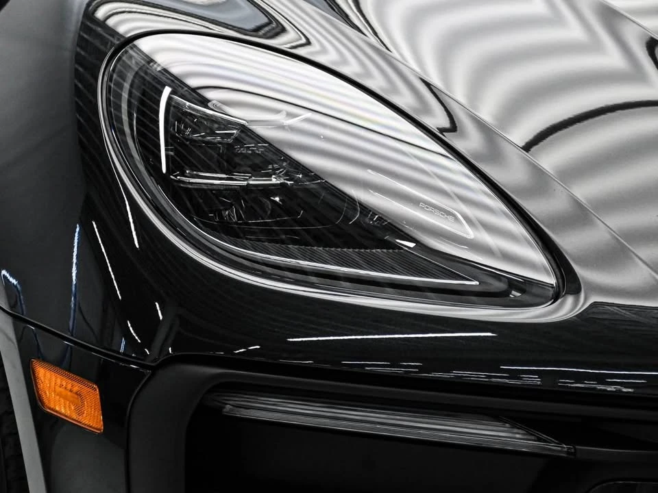 2025 Porsche Macan - Image 10 of 17