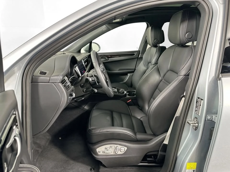 2025 Porsche Macan - Image 10 of 10