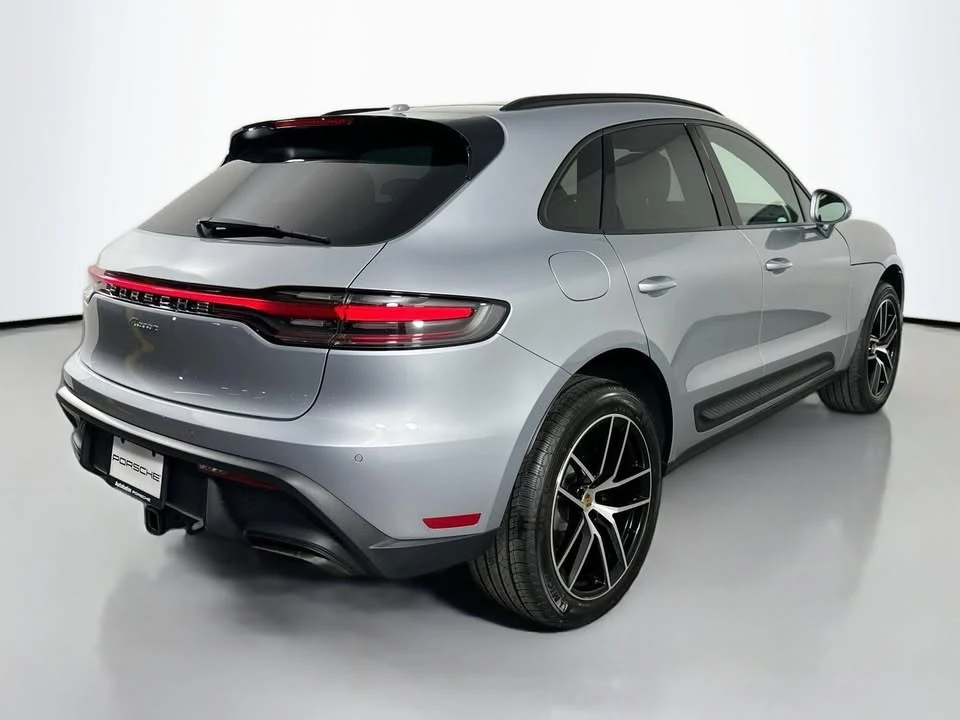 2025 Porsche Macan - Image 5 of 10