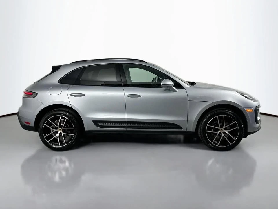 2025 Porsche Macan - Image 6 of 10