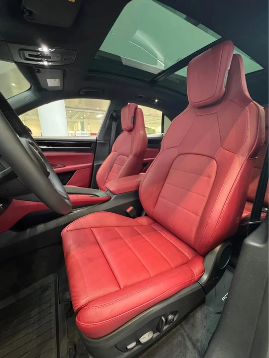 2025 Porsche Macan Electric - Image 13 of 20