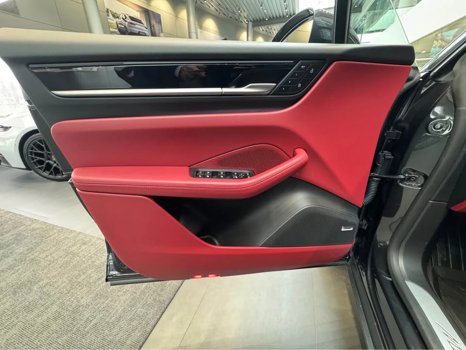 2025 Porsche Macan Electric - Image 12 of 20
