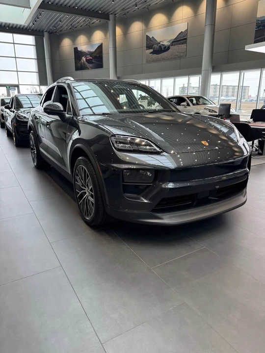 2025 Porsche Macan Electric - Image 3 of 20