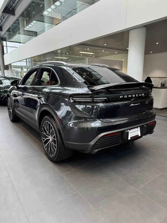 2025 Porsche Macan Electric - Image 7 of 20