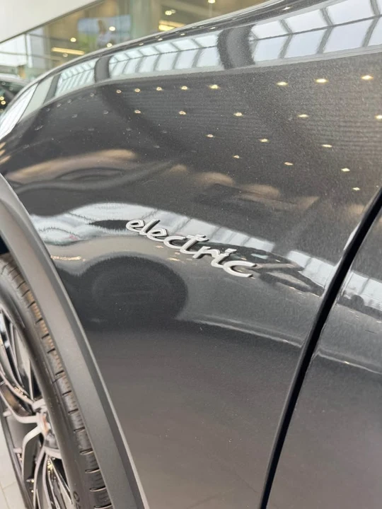 2025 Porsche Macan Electric - Image 10 of 20