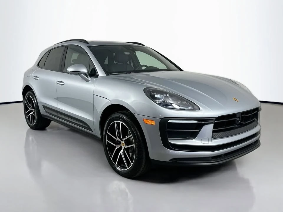 2025 Porsche Macan - Image 7 of 10