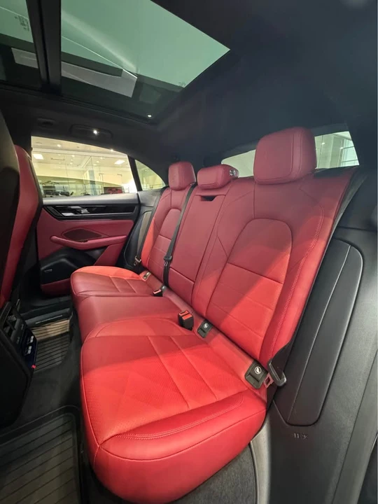 2025 Porsche Macan Electric - Image 14 of 20