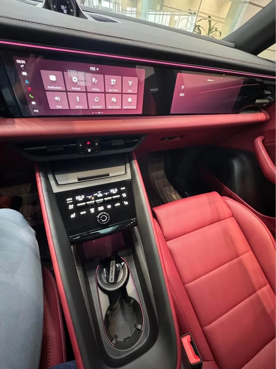 2025 Porsche Macan Electric - Image 16 of 20