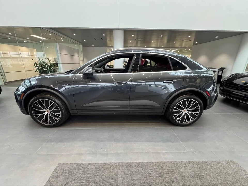 2025 Porsche Macan Electric - Image 8 of 20