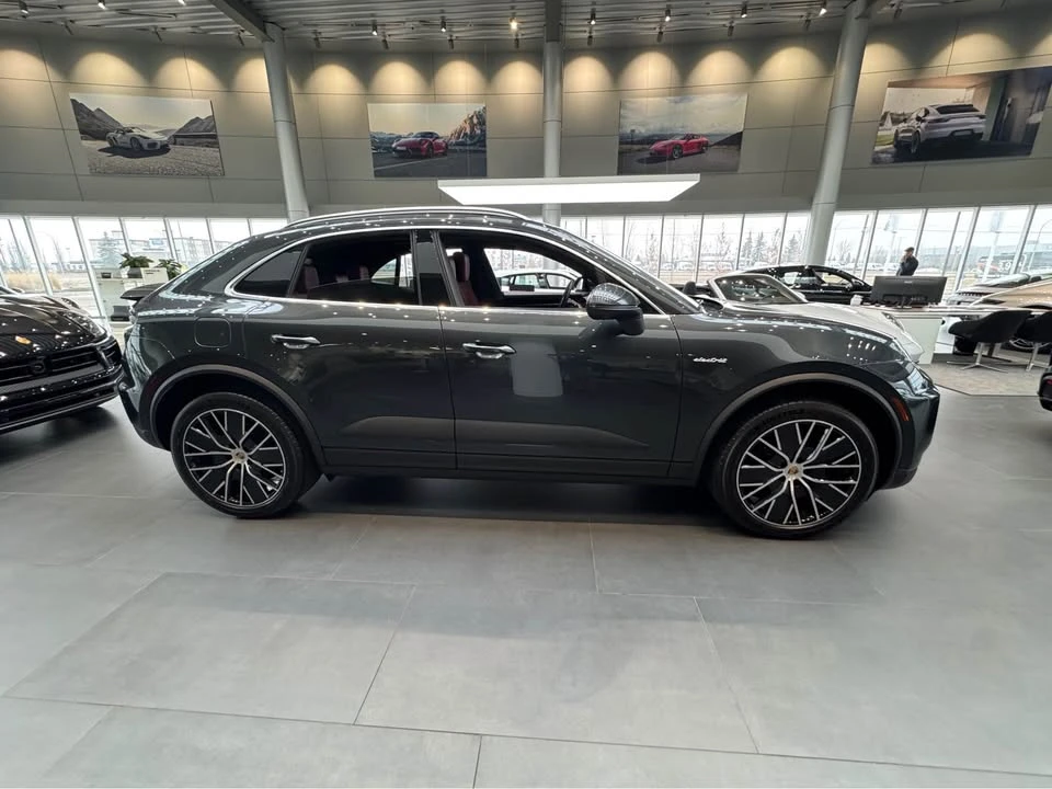 2025 Porsche Macan Electric - Image 4 of 20