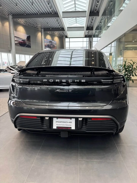 2025 Porsche Macan Electric - Image 6 of 20