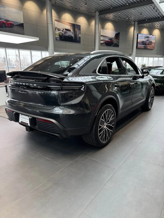 2025 Porsche Macan Electric - Image 5 of 20