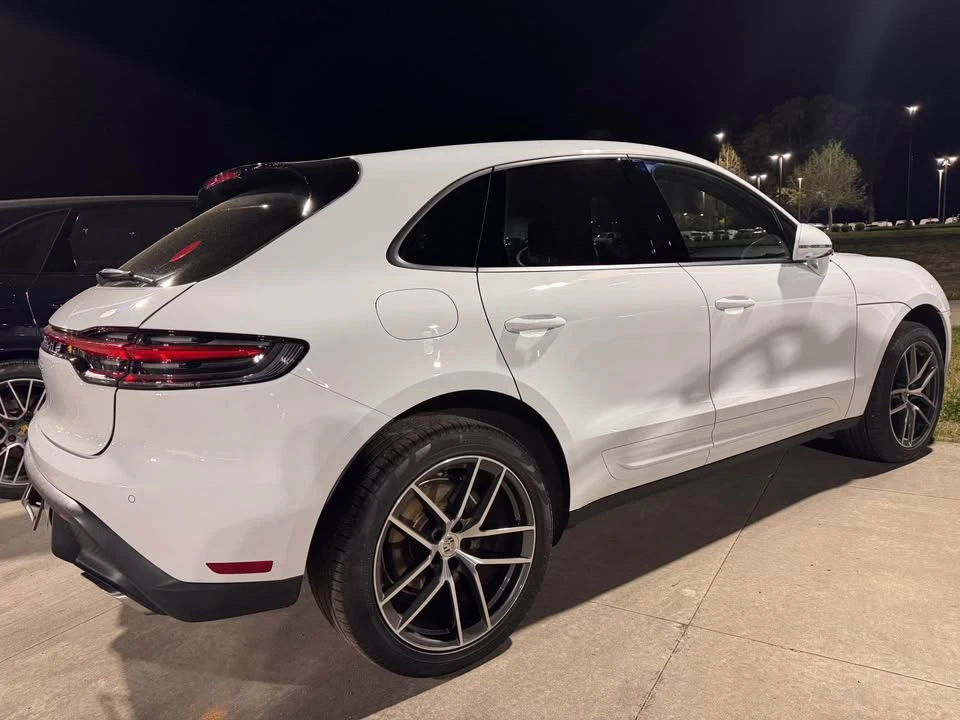 2025 Porsche Macan Electric - Image 4 of 6