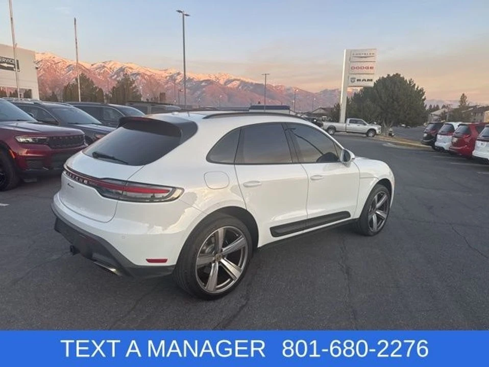 2025 Porsche Macan - Image 9 of 20