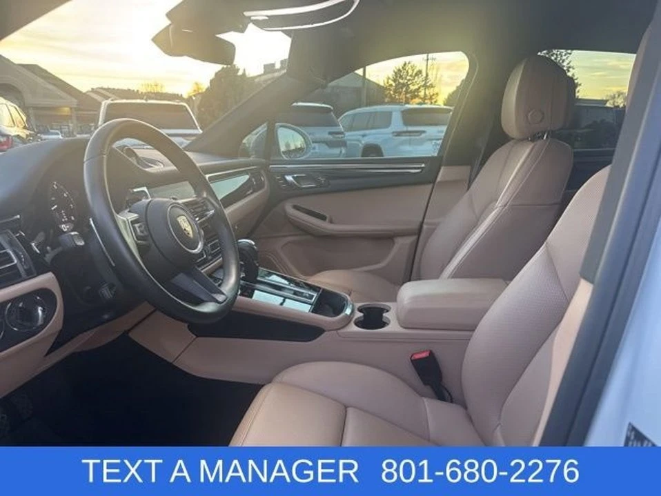2025 Porsche Macan - Image 19 of 20