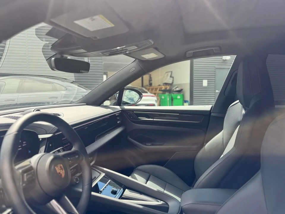 2025 Porsche Macan Electric - Image 9 of 14