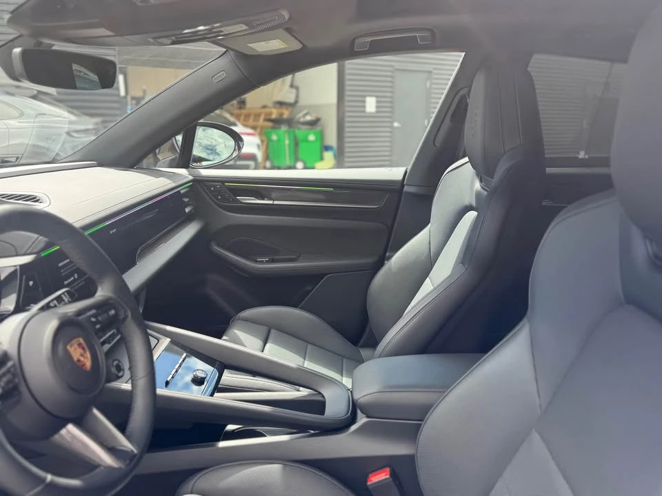 2025 Porsche Macan Electric - Image 8 of 14