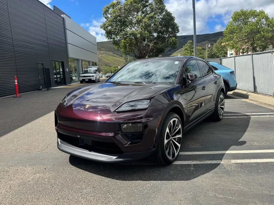 2025 Porsche Macan Electric - Image 2 of 14