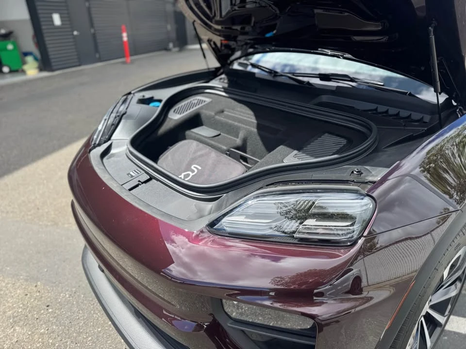 2025 Porsche Macan Electric - Image 14 of 14