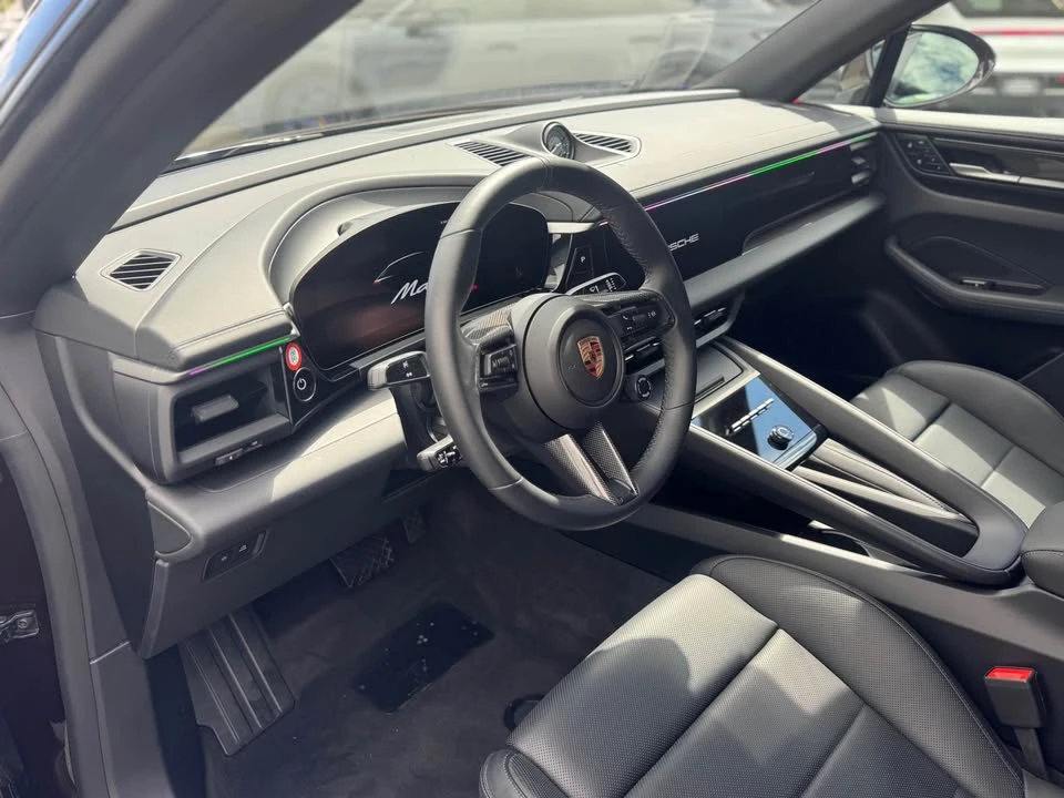 2025 Porsche Macan Electric - Image 7 of 14