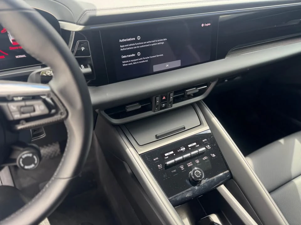 2025 Porsche Macan Electric - Image 11 of 14