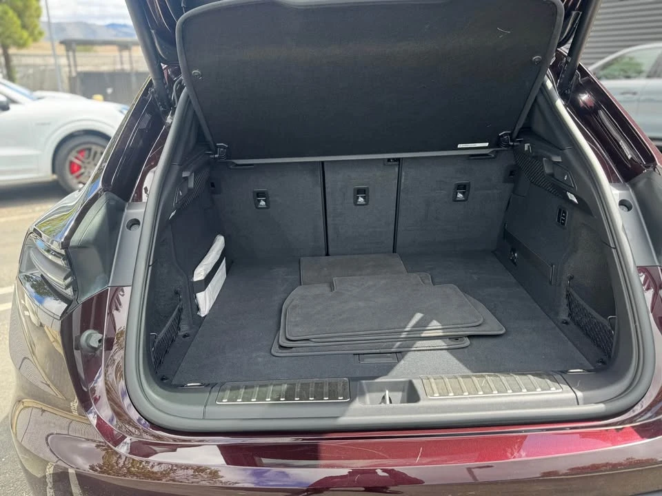 2025 Porsche Macan Electric - Image 4 of 14