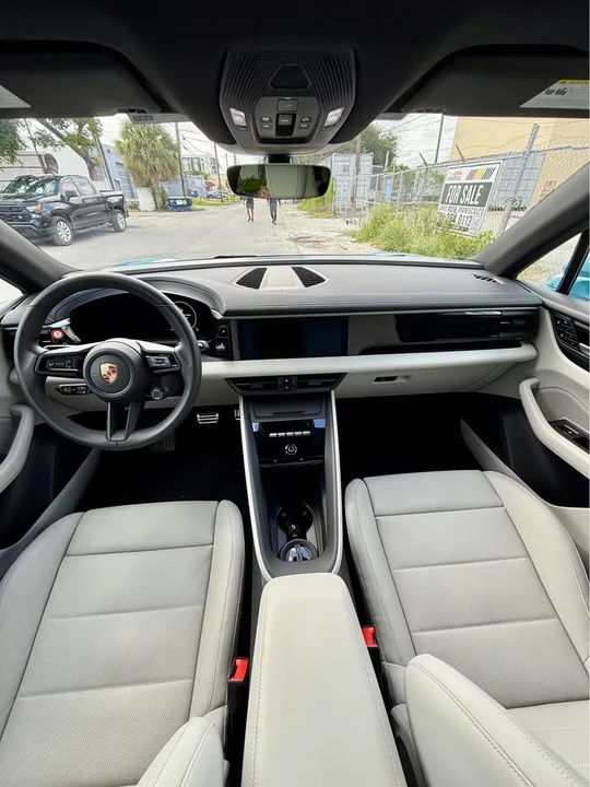 2025 Porsche Macan S - Image 6 of 9